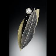 Suzanne Linquist : Three Leaf Pin